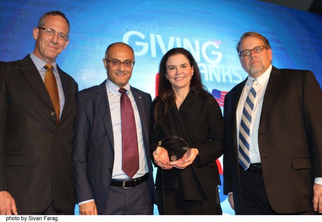 David Mimon El Al CEO receives their Award